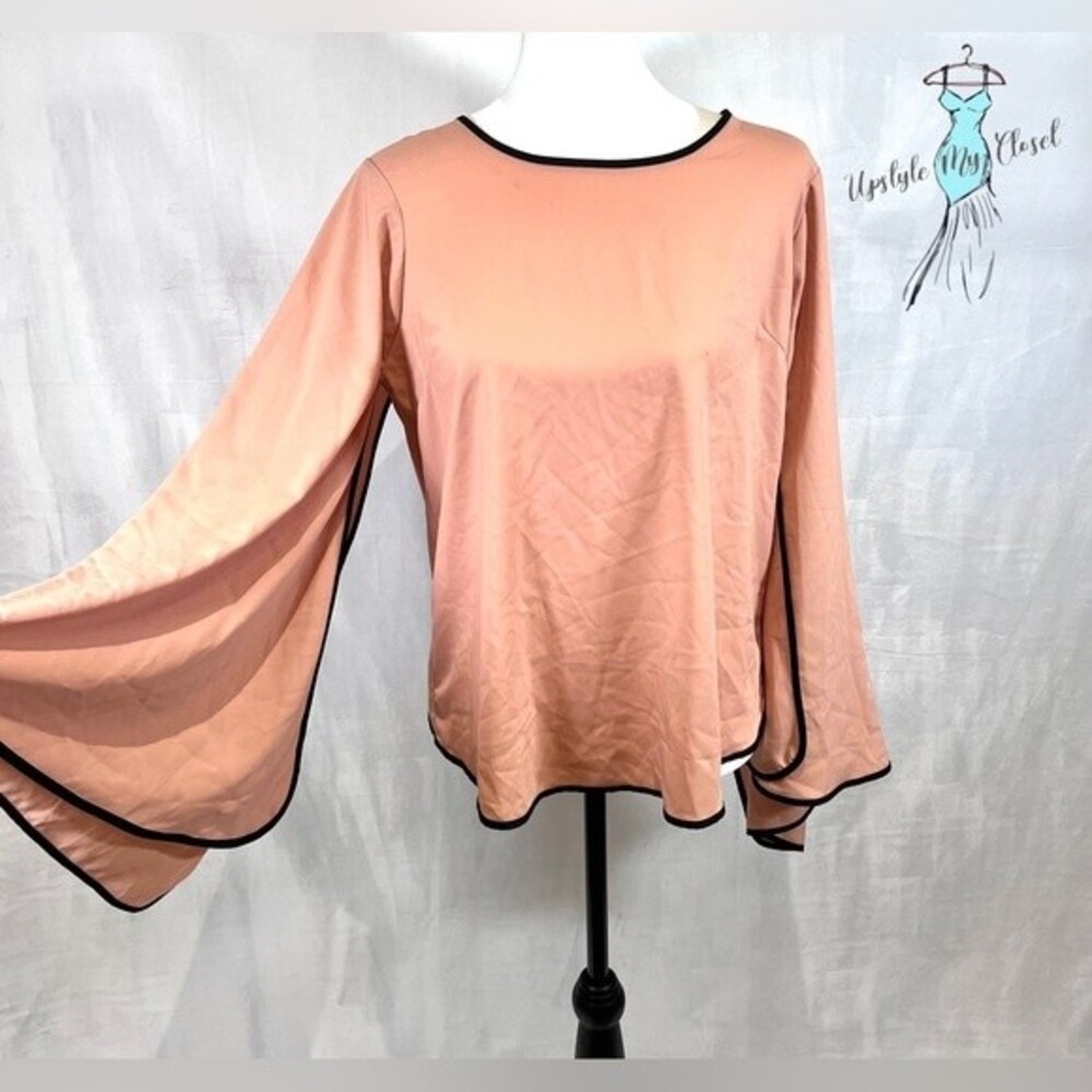 Gracia blush long split sleeve drape back blush and black top size medium
